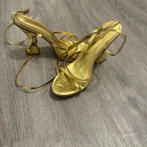 Beautiful Gold Strappy Heels - Statement heels - Picture 6 of 11